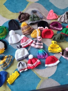 Hand Crocheted Knit Hats Lot Of 27 Beanies Various Sizes Styles & Colors